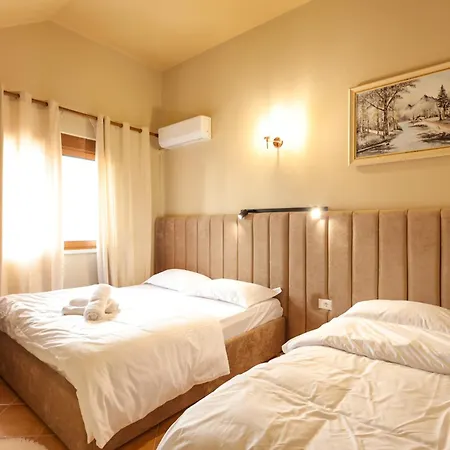 Appartement Rooftop With Balcony Next To Fafa Golem (Tirana)