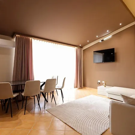 Appartement Rooftop With Balcony Next To Fafa