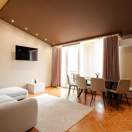 Rooftop With Balcony Next To Fafa Appartement Golem (Tirana)